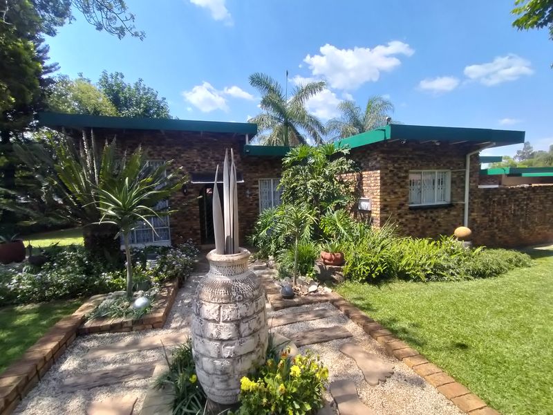 Neat and Spacious Living in a Tranquil Pretoria North Setting - Photo 2