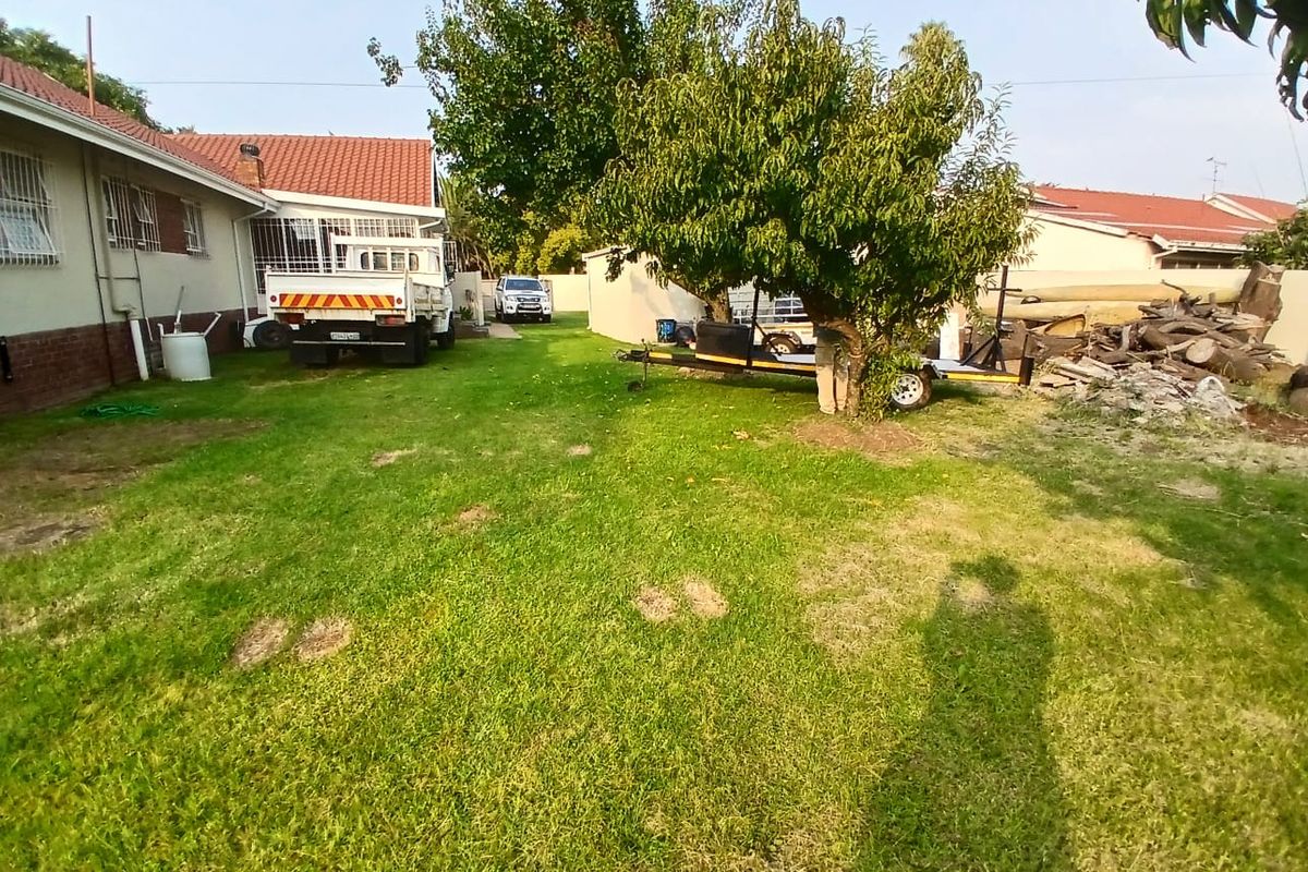 Luxury Family Haven: 4 beds, Heated Pool, Spacious  Living - Photo 4