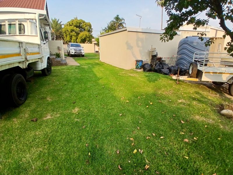 Luxury Family Haven: 4 beds, Heated Pool, Spacious  Living - Photo 5