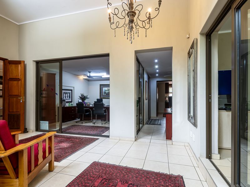 Luxury Estate in Lynnwood Glen Estate, Pretoria - Photo 6