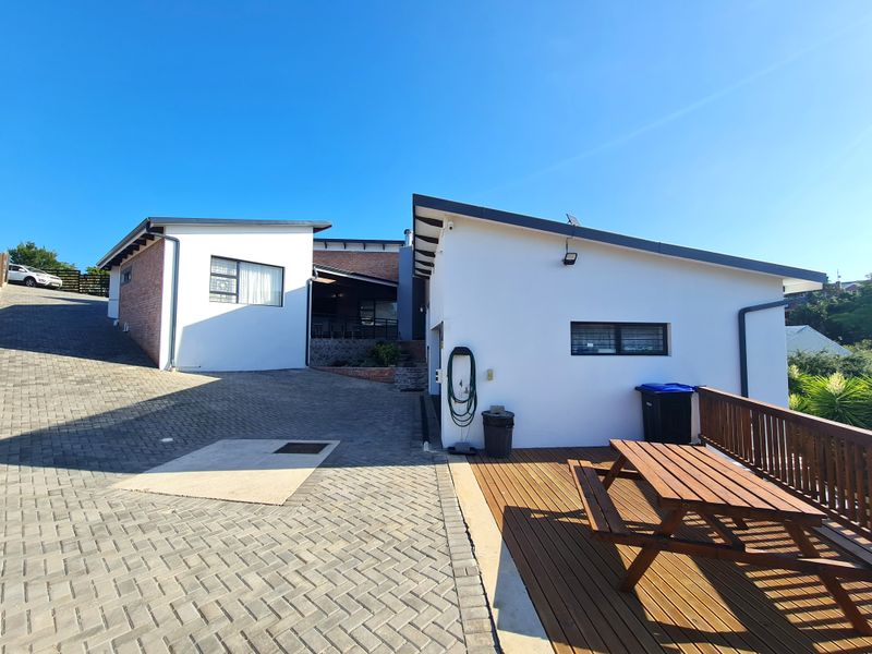 Stylish Modern Family Home on the Kloof in Noorsekloof, Jeffreys Bay - Photo 3