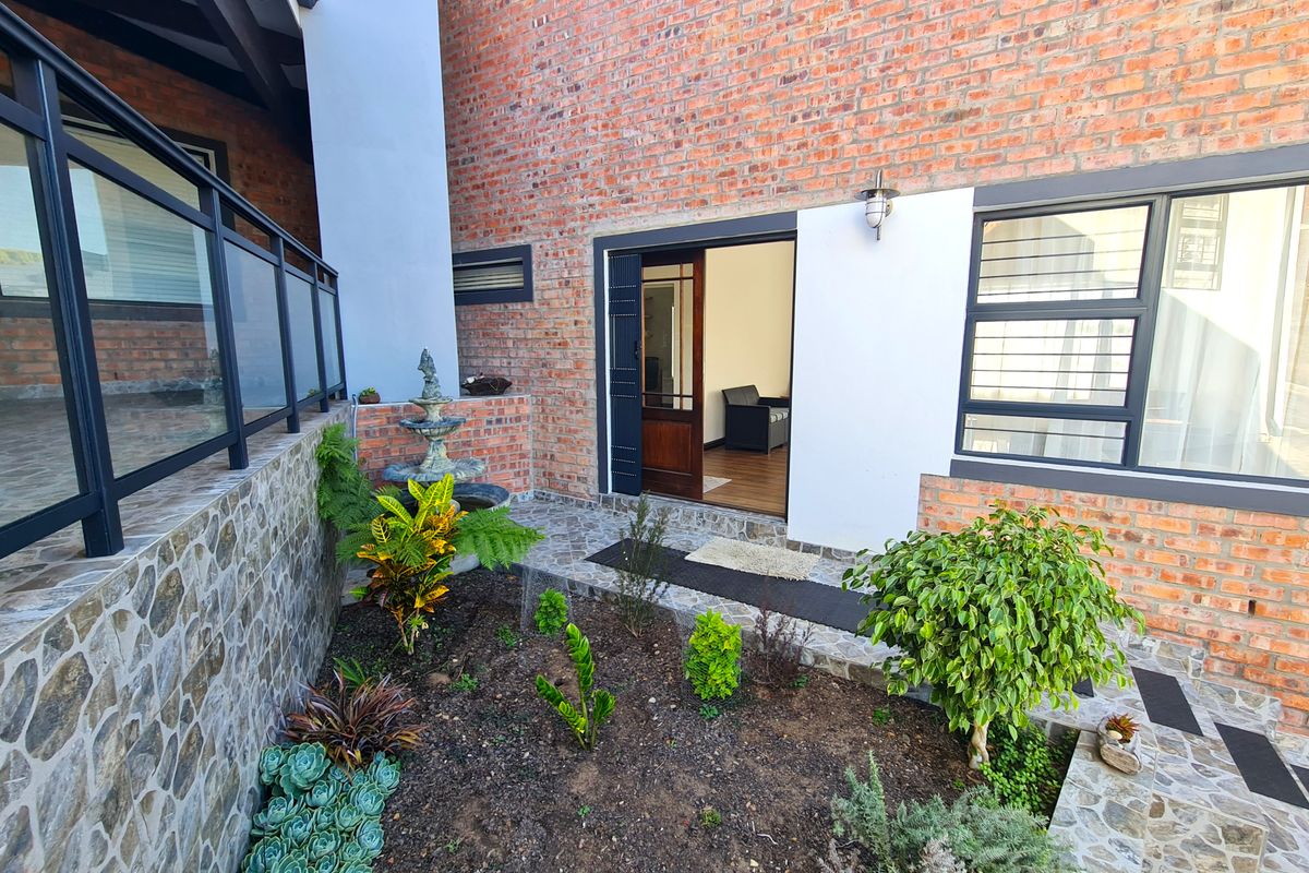 Stylish Modern Family Home on the Kloof in Noorsekloof, Jeffreys Bay - Photo 5