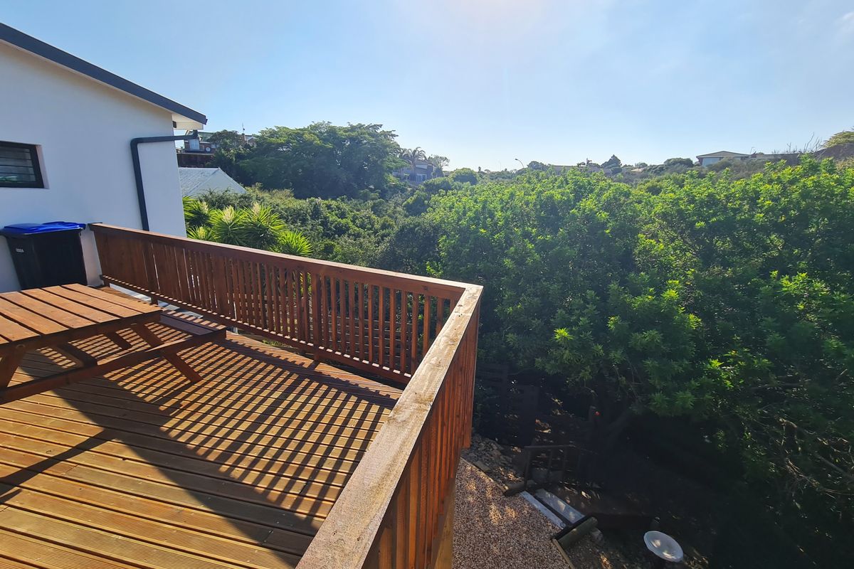 Stylish Modern Family Home on the Kloof in Noorsekloof, Jeffreys Bay - Photo 4