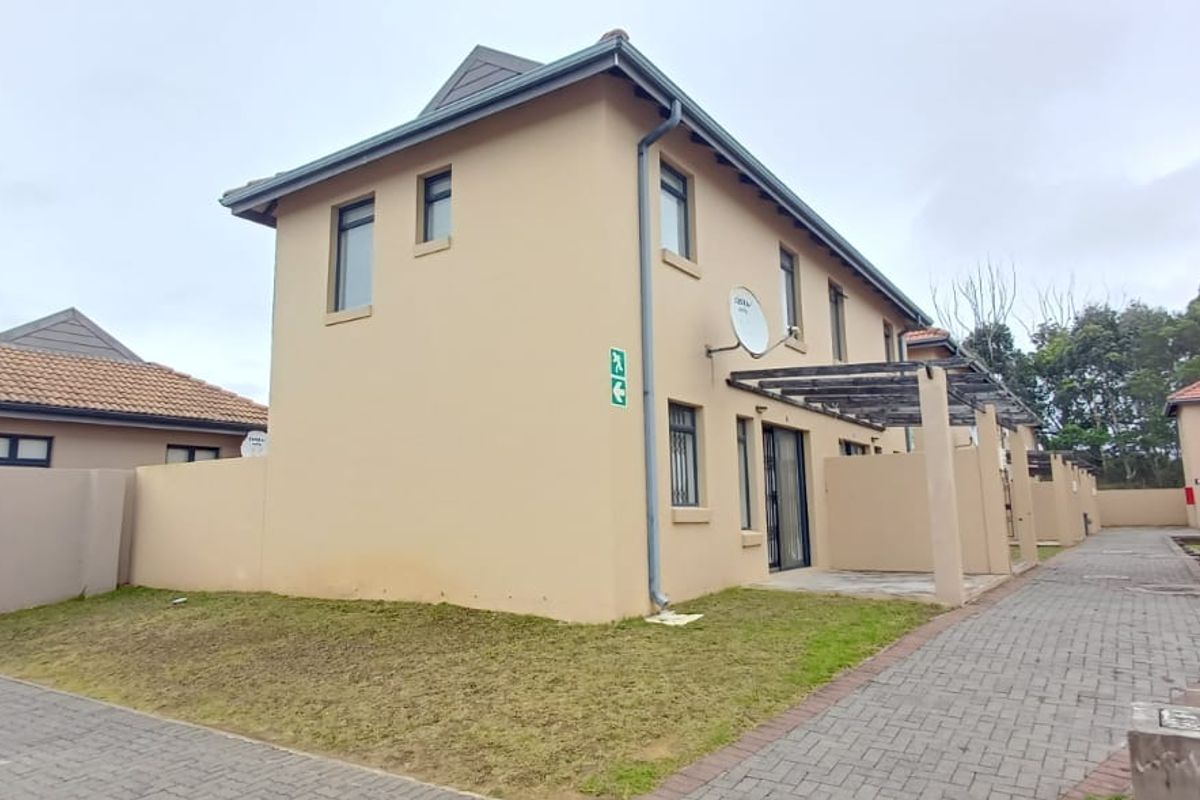 Charming 3-Bedroom Home in Kidds Beach - Photo 4