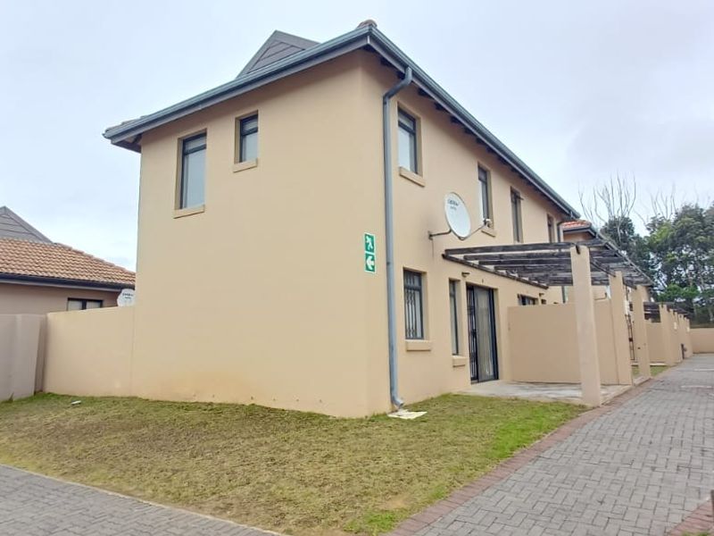 Charming 3-Bedroom Home in Kidds Beach - Photo 4