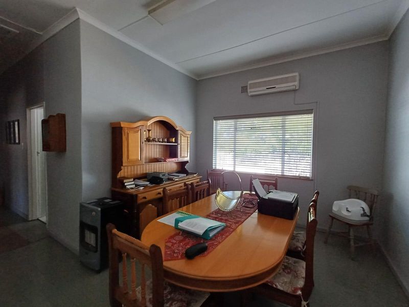 Porterville: Spacious Family Home in Porterville - Photo 9