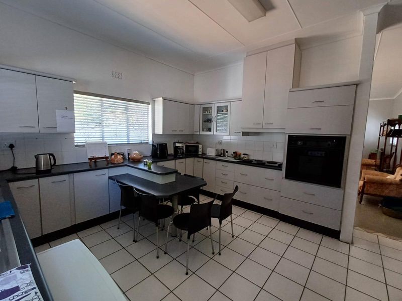 Porterville: Spacious Family Home in Porterville - Photo 7