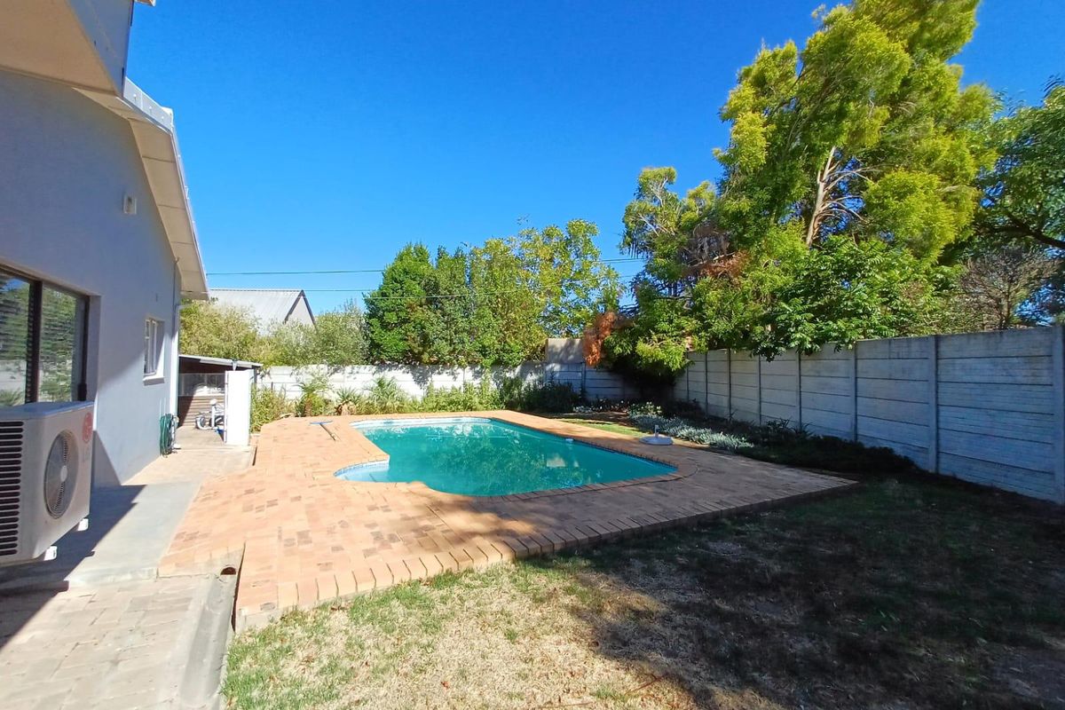 Porterville: Spacious Family Home in Porterville - Photo 5