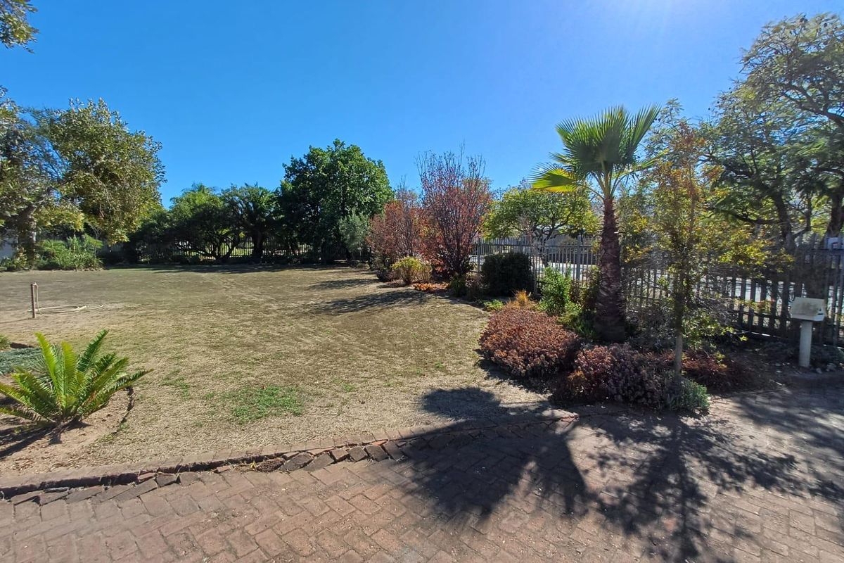 Porterville: Spacious Family Home in Porterville - Photo 4