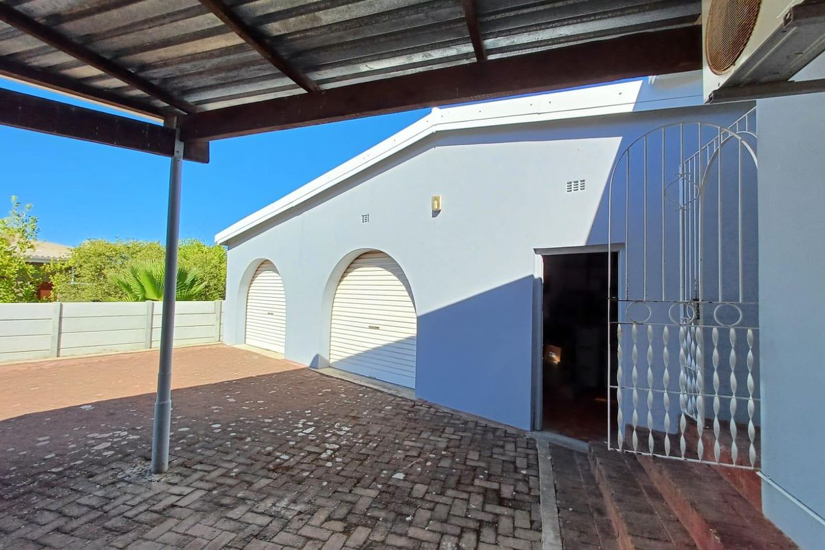 Porterville: Spacious Family Home in Porterville - Photo 3