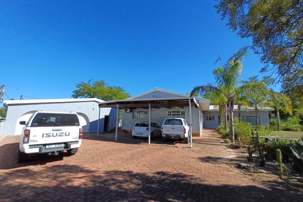 Porterville: Spacious Family Home in Porterville - Photo 2