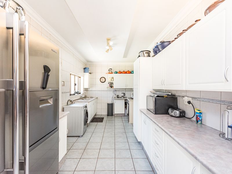 Stunning 3-Bedroom House For Sale in Mindalore, Krugersdorp – Perfect For Family Living! - Photo 6