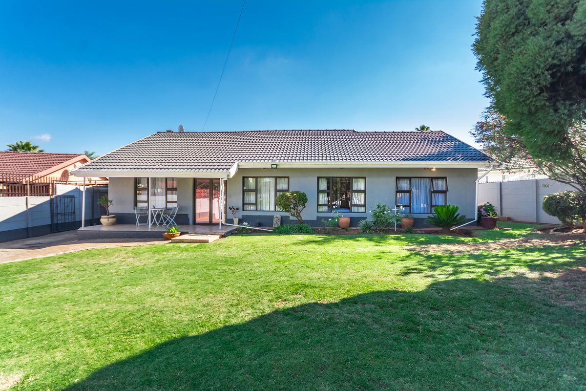 Stunning 3-Bedroom House For Sale in Mindalore, Krugersdorp – Perfect For Family Living! - Photo 2