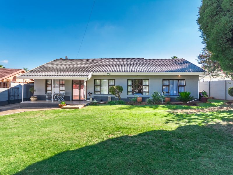 Stunning 3-Bedroom House For Sale in Mindalore, Krugersdorp – Perfect For Family Living! - Photo 2