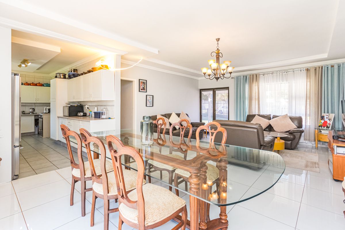 Stunning 3-Bedroom House For Sale in Mindalore, Krugersdorp – Perfect For Family Living! - Photo 3