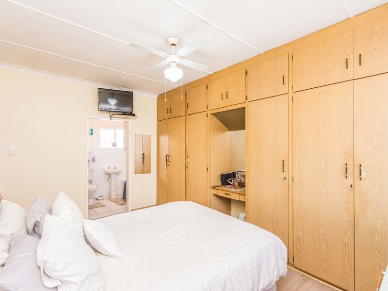 Stunning 3-Bedroom House For Sale in Mindalore, Krugersdorp – Perfect For Family Living! - Photo 8