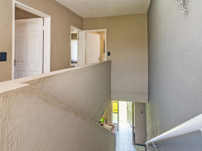 Lovely 2 bedroom townhouse with a small private garden - Photo 9