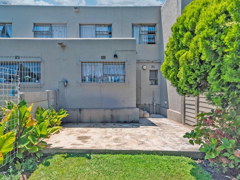 Lovely 2 bedroom townhouse with a small private garden - Photo 7