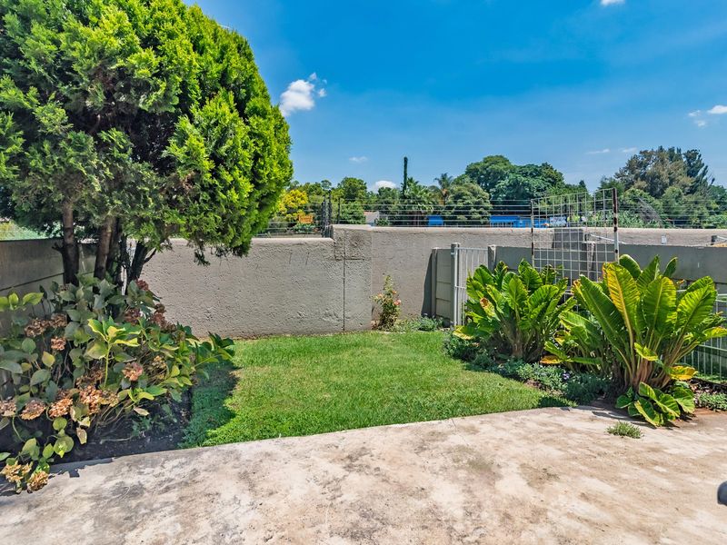 Lovely 2 bedroom townhouse with a small private garden - Photo 6