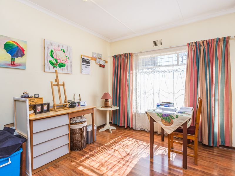 Spacious 3 Bedroom Home with Flat For Sale in Randgate - Photo 10