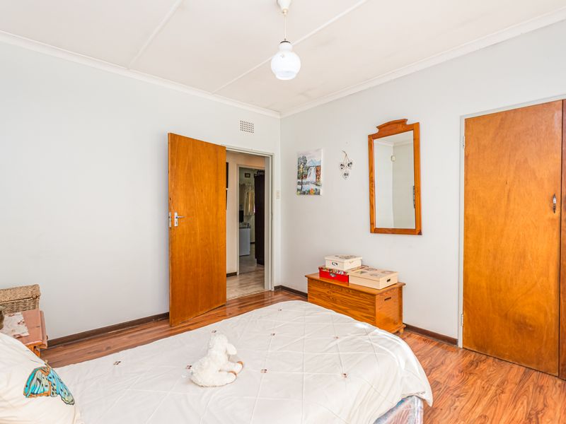 Spacious 3 Bedroom Home with Flat For Sale in Randgate - Photo 9