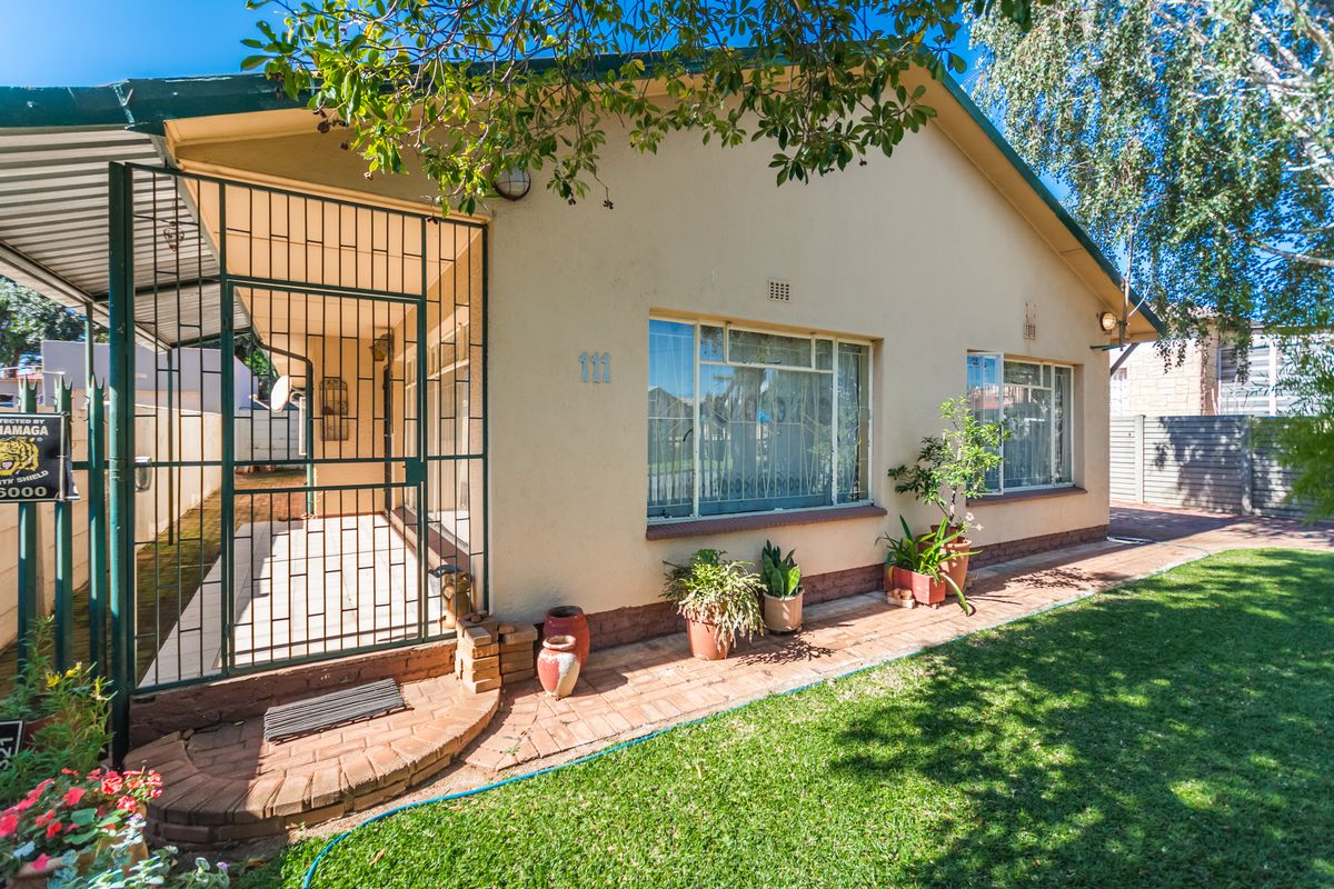 Spacious 3 Bedroom Home with Flat For Sale in Randgate - Photo 2