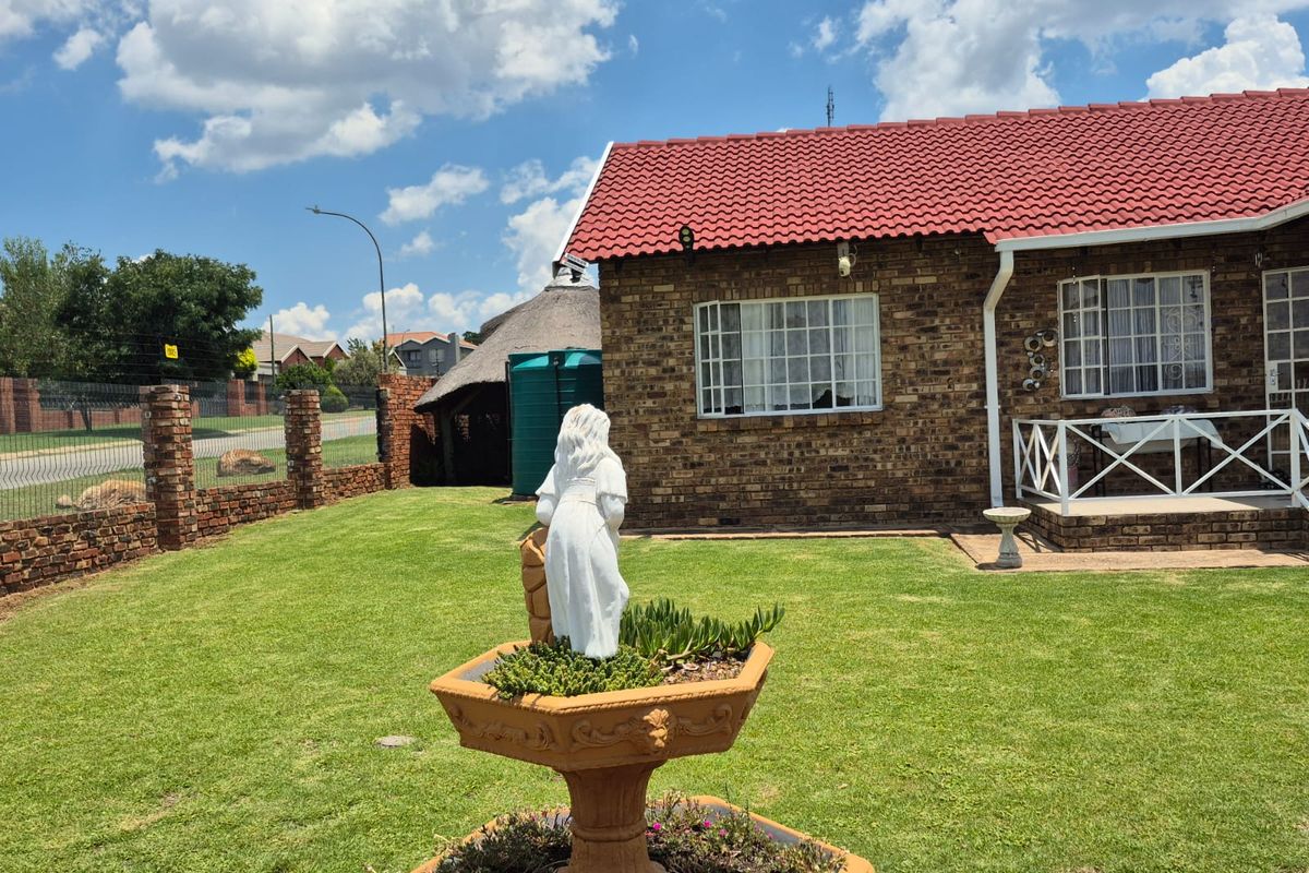 Easy Living: Off-the-Grid Lock-Up-and-Go Townhouse - Photo 4