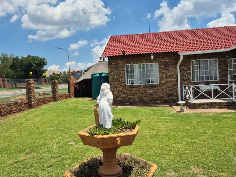 Easy Living: Off-the-Grid Lock-Up-and-Go Townhouse - Photo 4