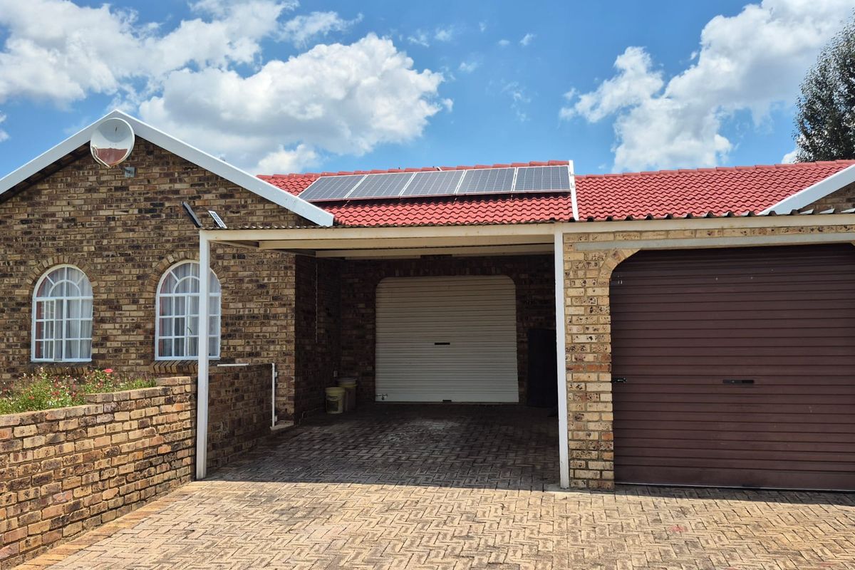 Easy Living: Off-the-Grid Lock-Up-and-Go Townhouse - Photo 5