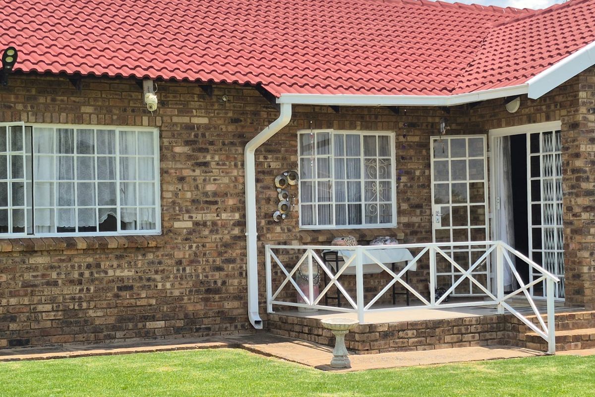 Easy Living: Off-the-Grid Lock-Up-and-Go Townhouse - Photo 2