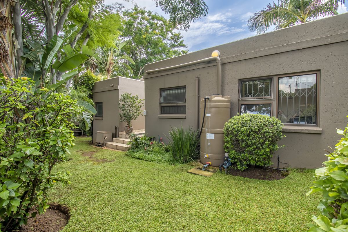 Sustainable Home with Solar System and Back Up Water - Photo 5