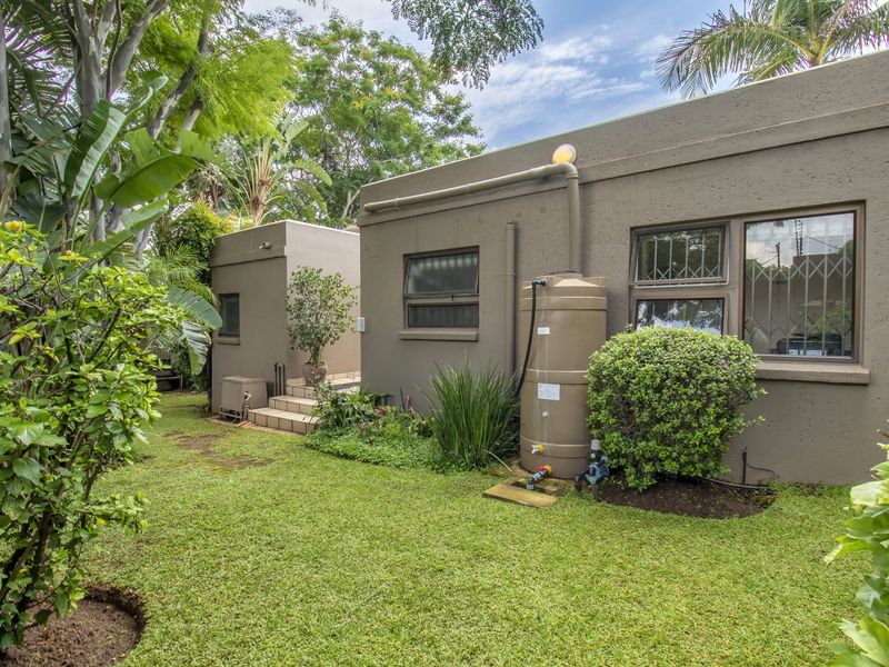 Sustainable Home with Solar System and Back Up Water - Photo 5