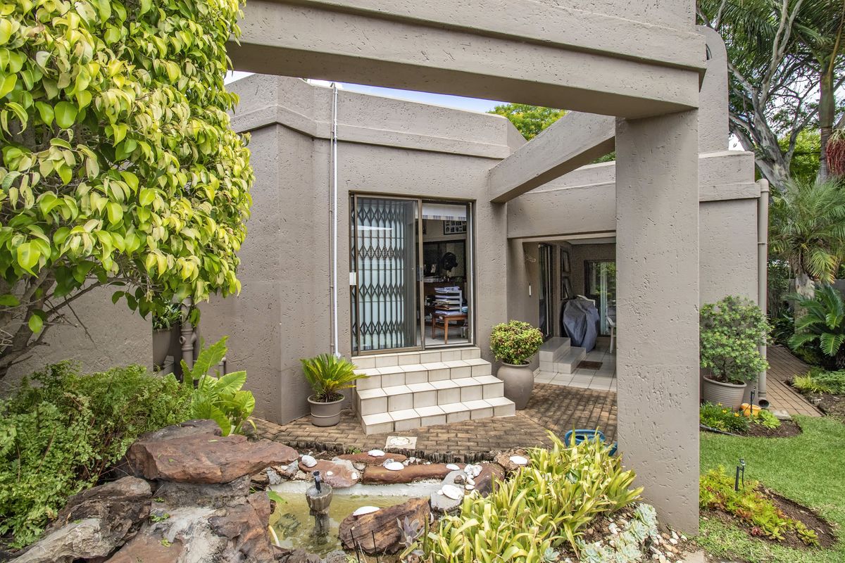 Sustainable Home with Solar System and Back Up Water - Photo 3