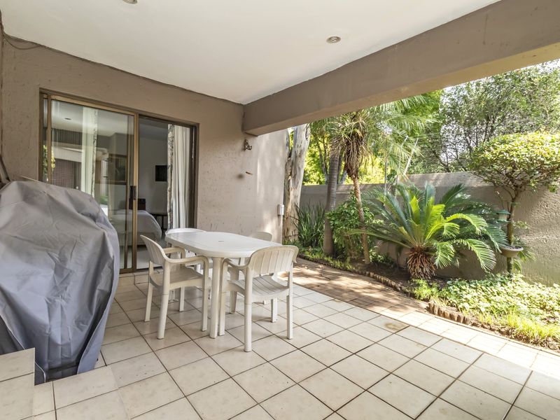 Sustainable Home with Solar System and Back Up Water - Photo 2