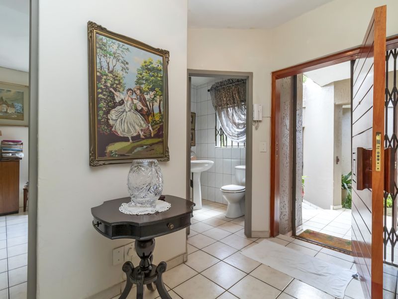 Sustainable Home with Solar System and Back Up Water - Photo 7