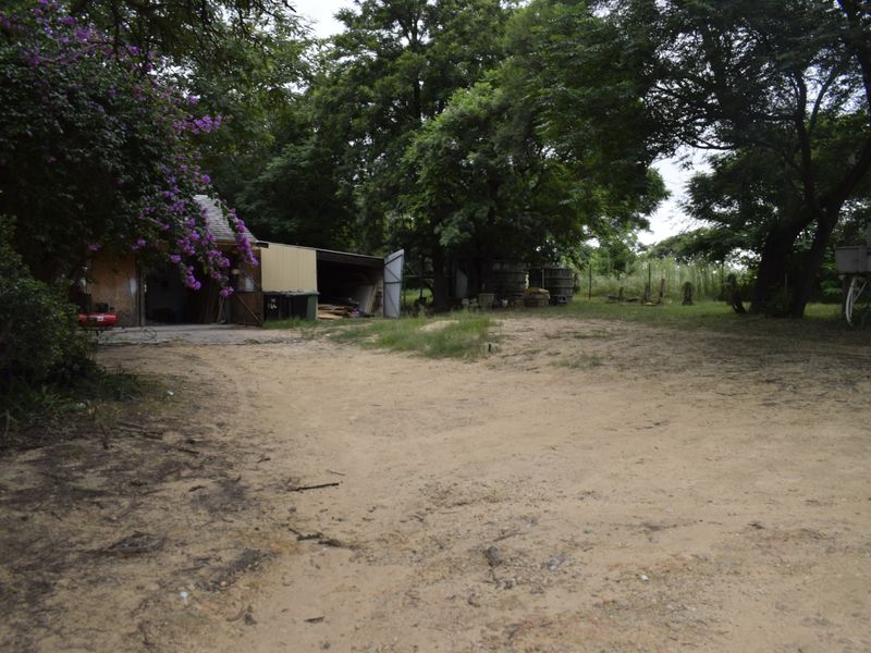 Prime Plot Property on Busy Road – 22,000 m2 - Photo 5