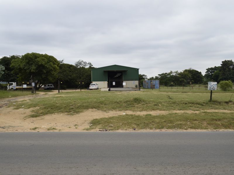 Prime Plot Property on Busy Road – 22,000 m2 - Photo 2