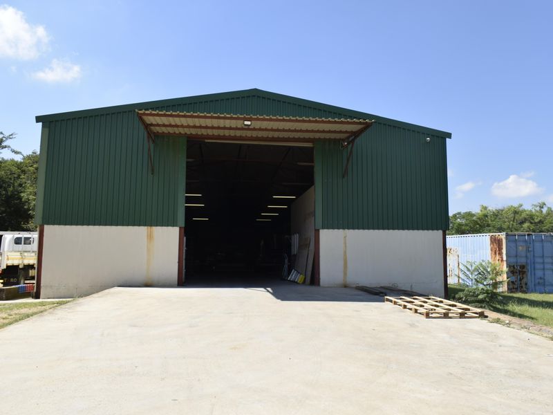 Prime Plot Property on Busy Road – 22,000 m2 - Photo 4
