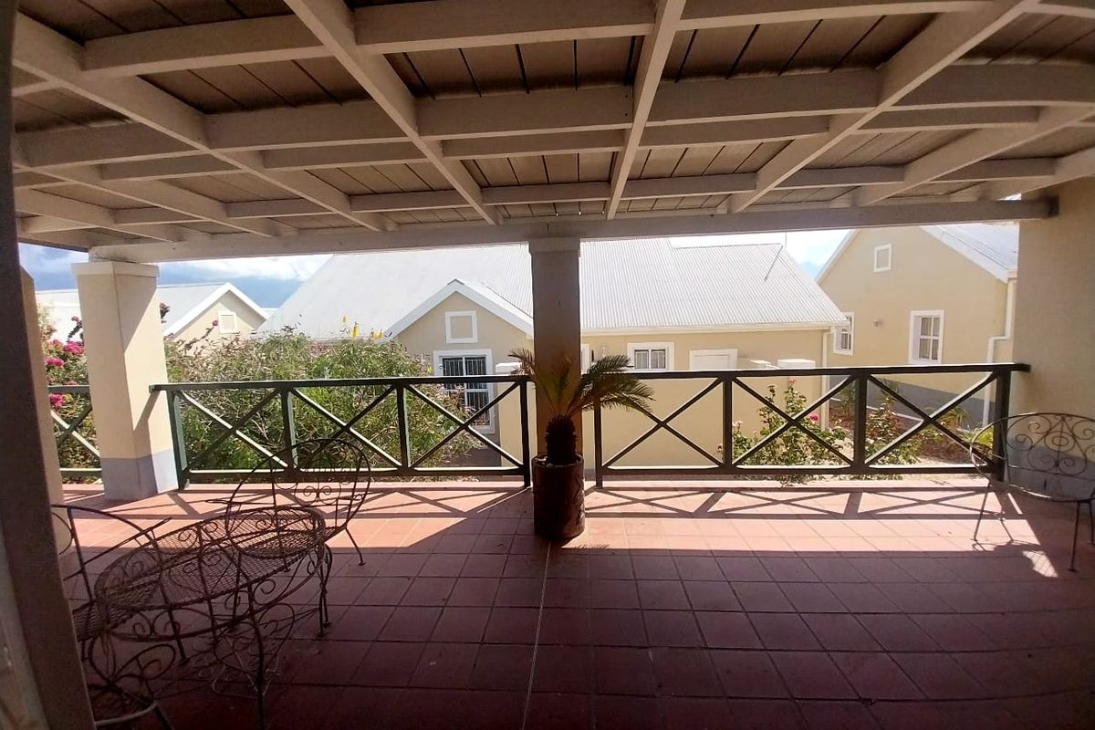 Cozy 2 bedroom house for sale in secure gated complex - Photo 4