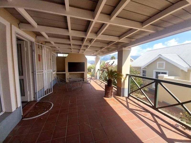 Cozy 2 bedroom house for sale in secure gated complex - Photo 2