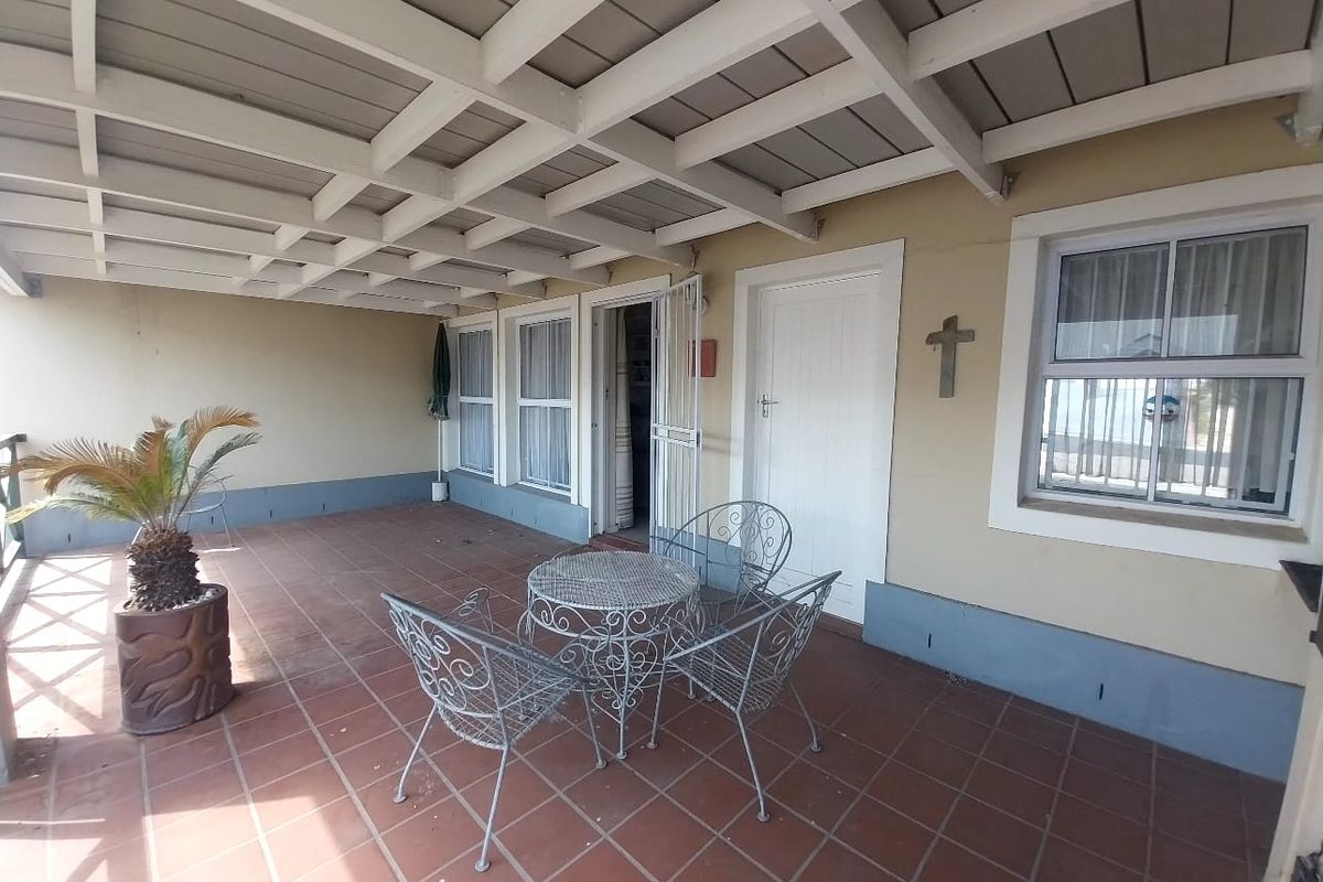 Cozy 2 bedroom house for sale in secure gated complex - Photo 3