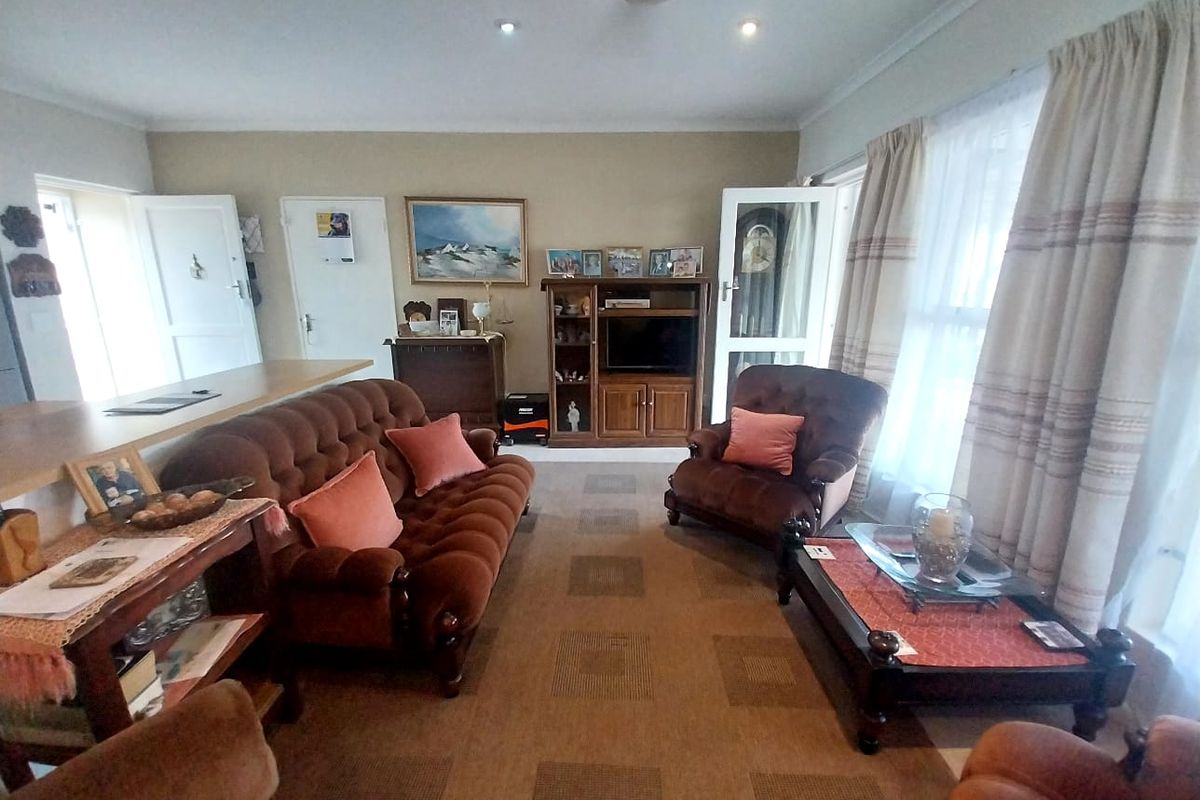 Cozy 2 bedroom house for sale in secure gated complex - Photo 5