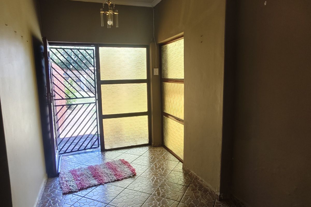 Neat And Central Located - Photo 4