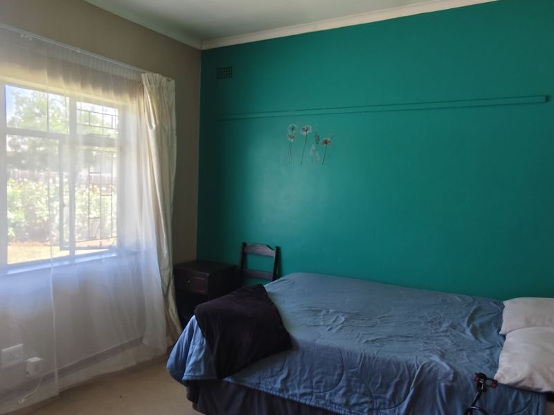 Neat And Central Located - Photo 10