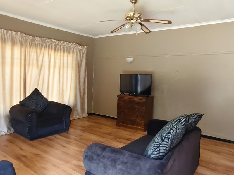 Neat And Central Located - Photo 7