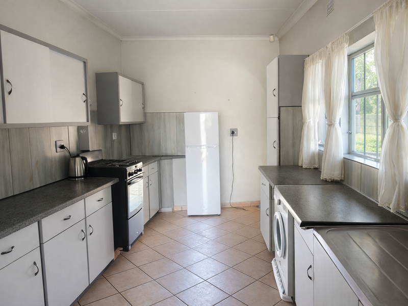 Neat And Central Located - Photo 6