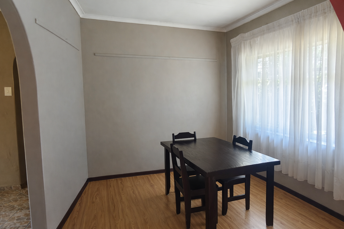 Neat And Central Located - Photo 3