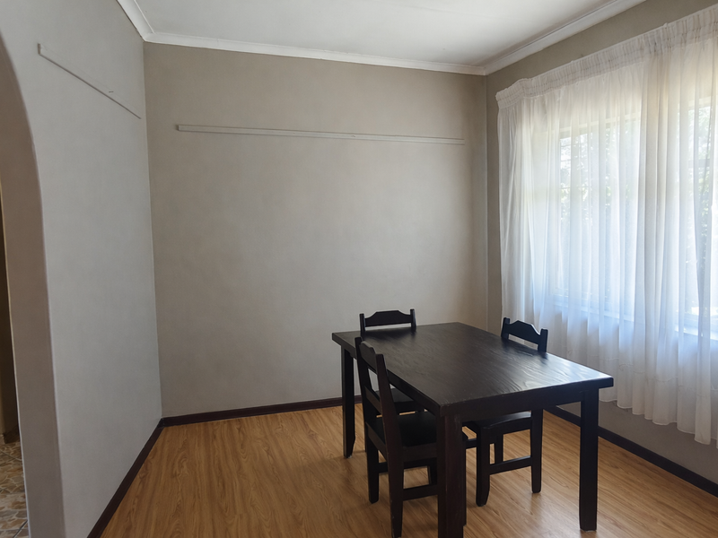 Neat And Central Located - Photo 3