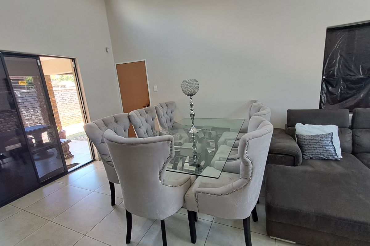 Stylish New 3 Bedroom Home Offering Comfort & Convenience - Photo 3