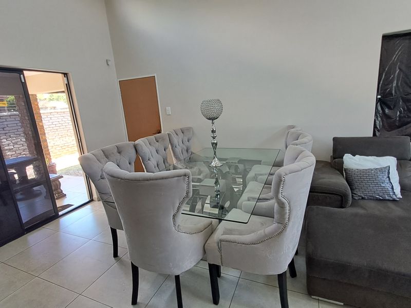 Stylish New 3 Bedroom Home Offering Comfort & Convenience - Photo 3